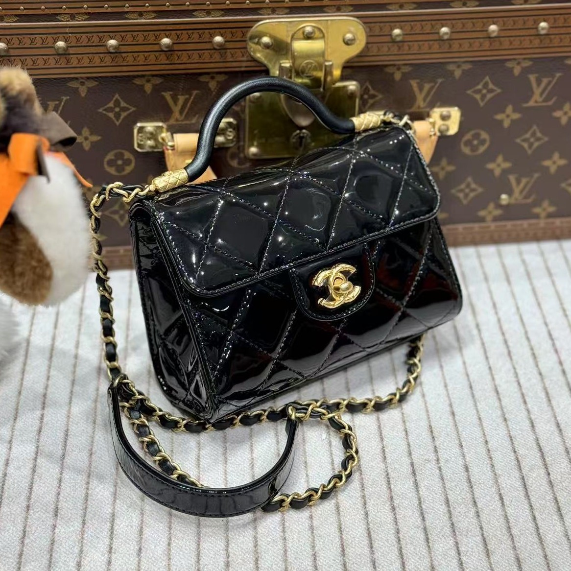 全新未使用 Chanel/香奈儿 lina/香奈儿漆皮邮差包