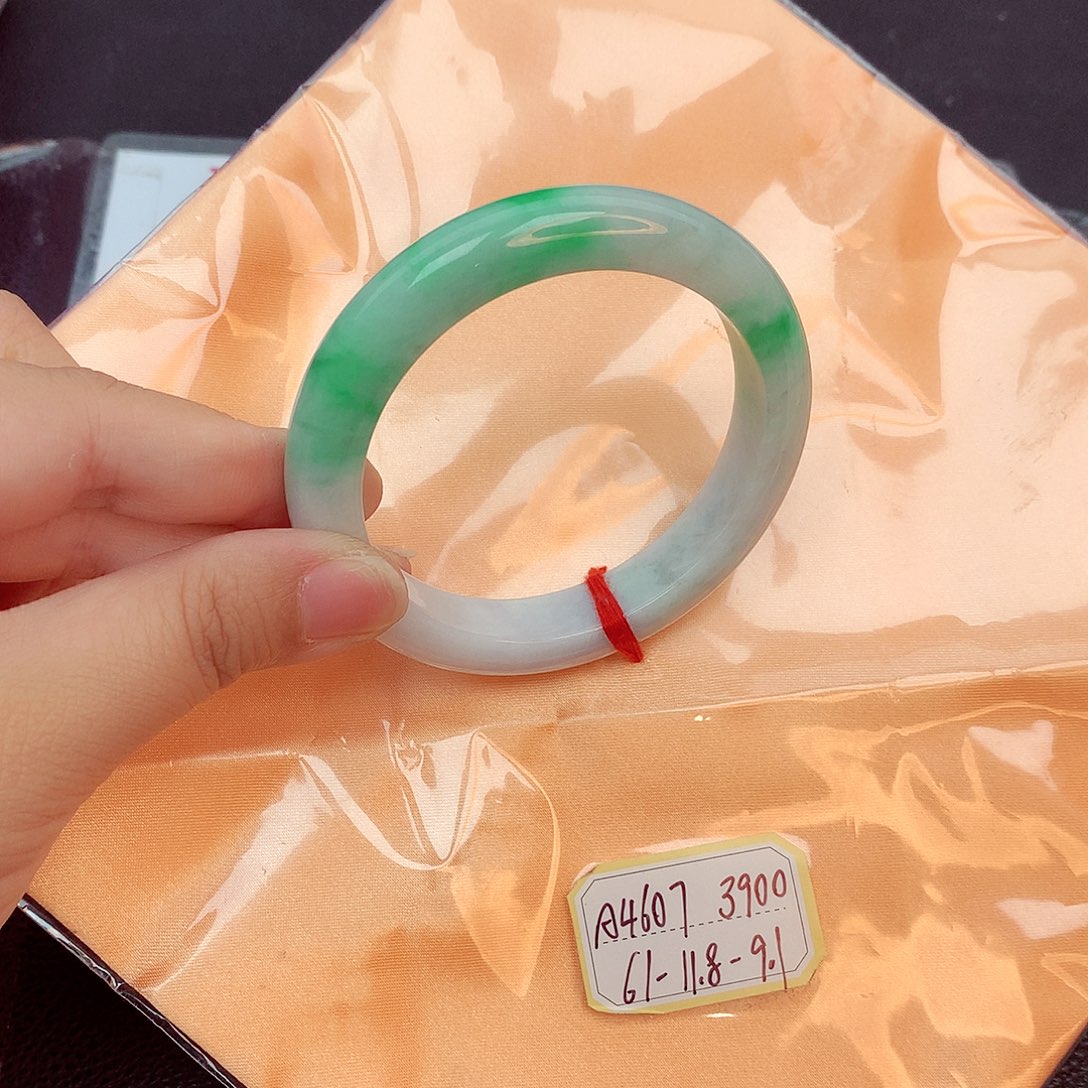 翡翠手镯未镶嵌天然缅甸翡翠A货