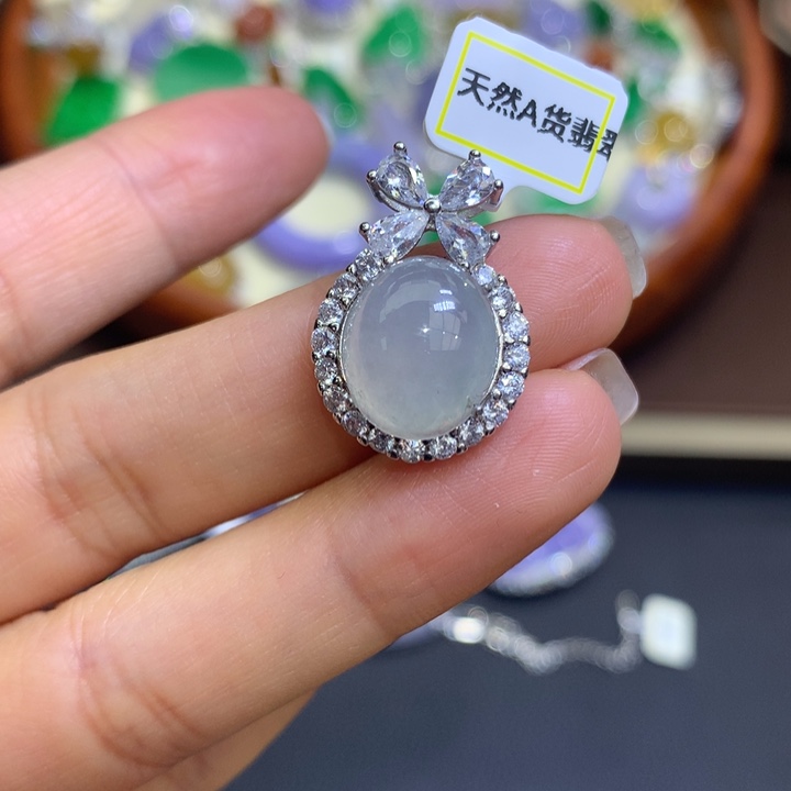 翡翠颈饰银S925镶嵌翡翠吊坠