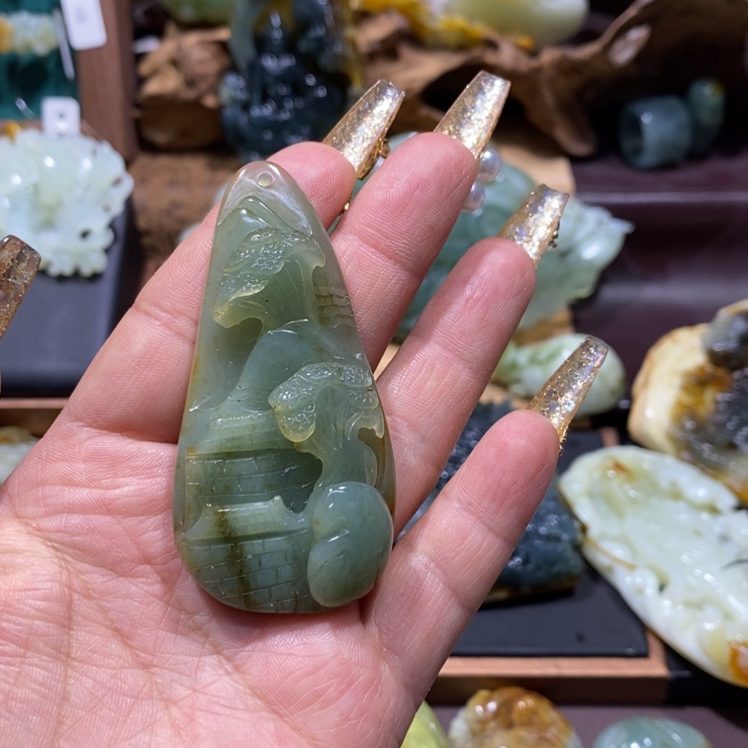 蛇纹石玉颈饰未镶嵌