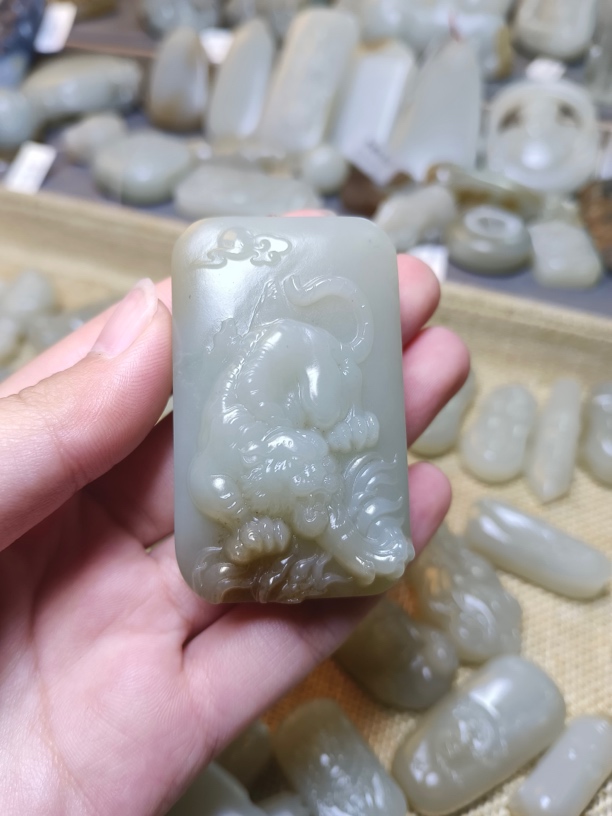 新疆和田玉且末料虎牌