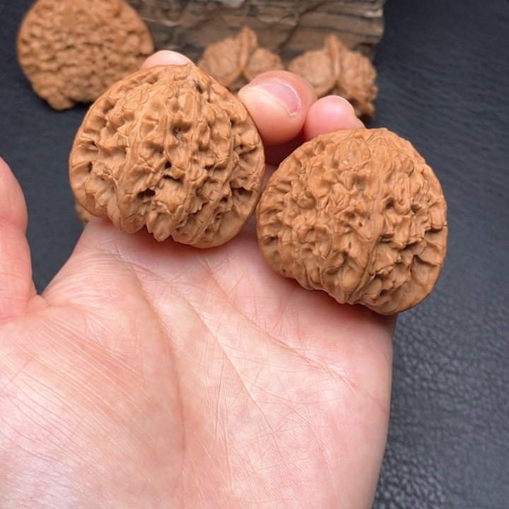 桃核把件尺寸41三角白