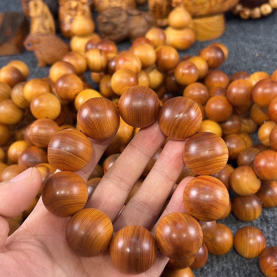 崖柏太行崖柏崖窝闻香，巨无霸2.5手串手持