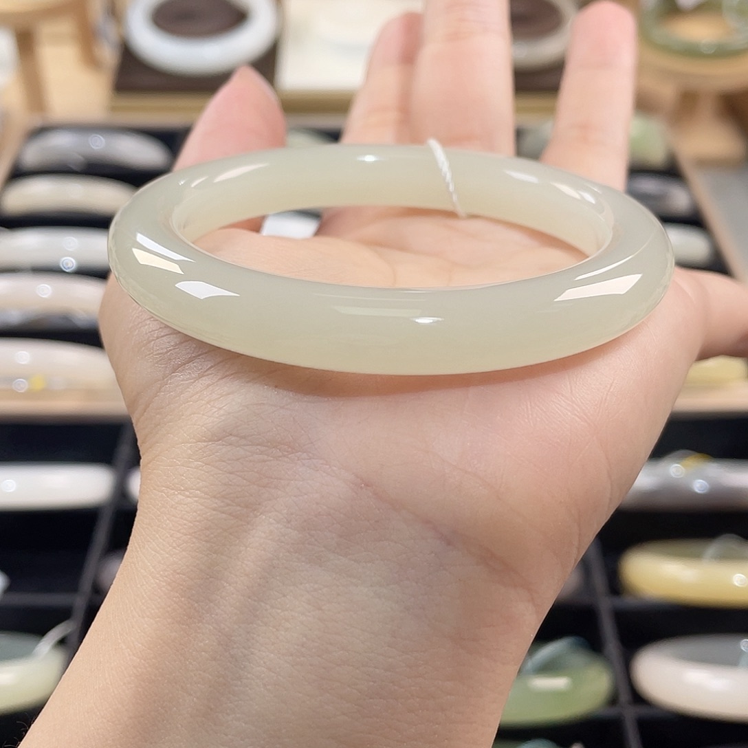 和田玉未镶嵌手镯无包容，冰胶，捡漏