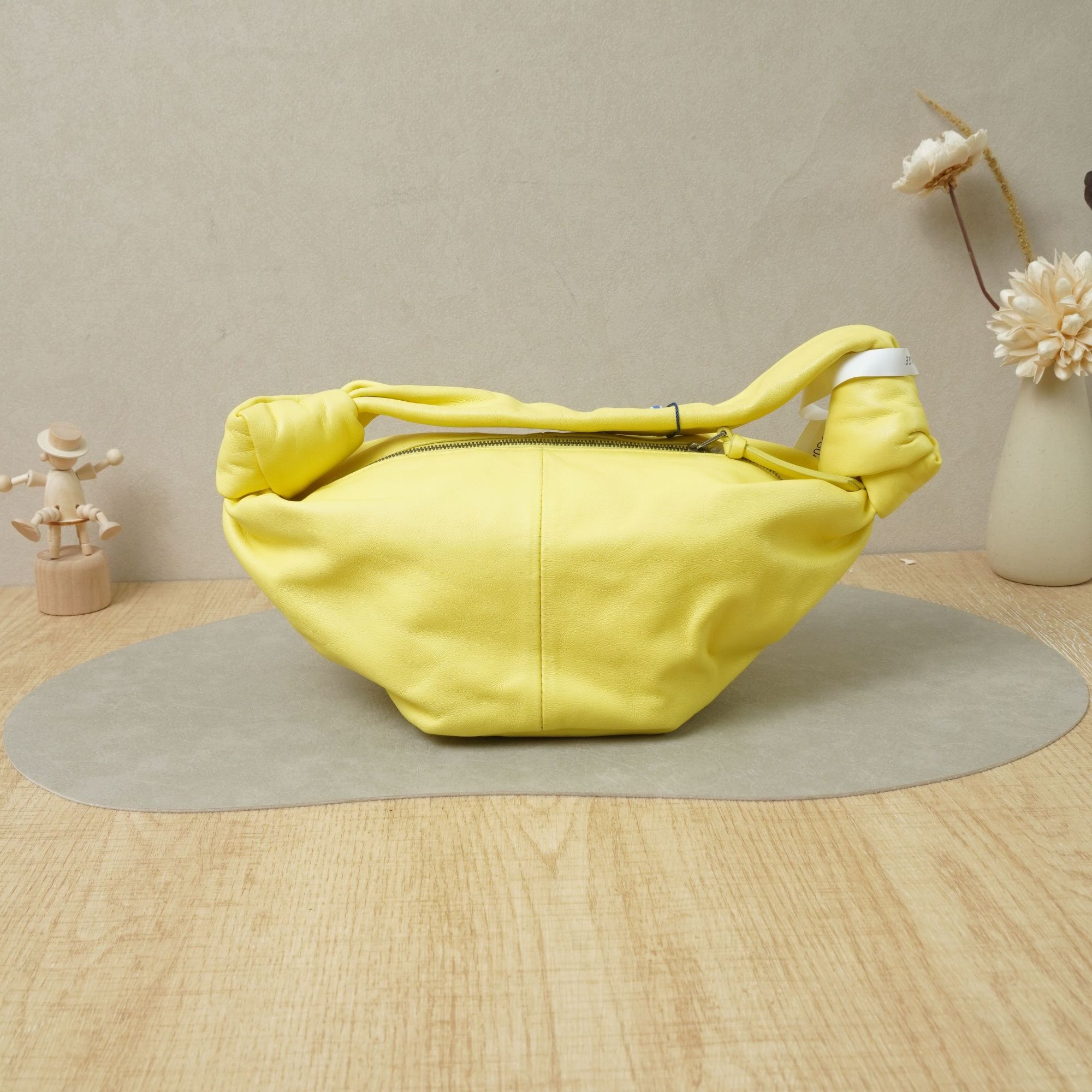 95新 BOTTEGA VENETA/葆蝶家 BV绳结云朵包黄色牛皮/DS044000