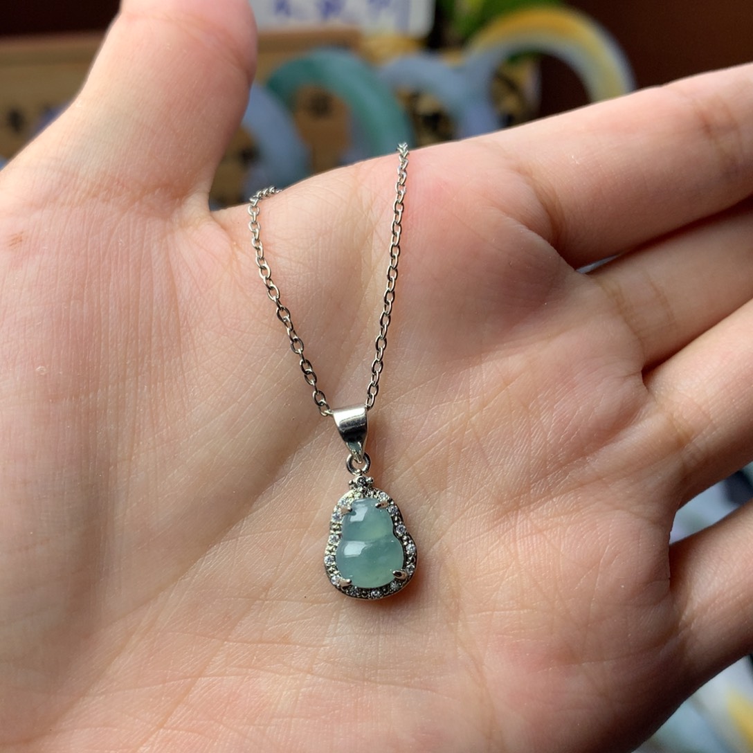 翡翠未镶嵌颈饰多样性