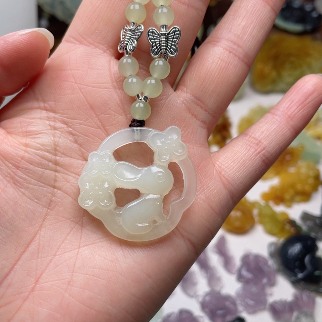 蛇纹石玉颈饰未镶嵌