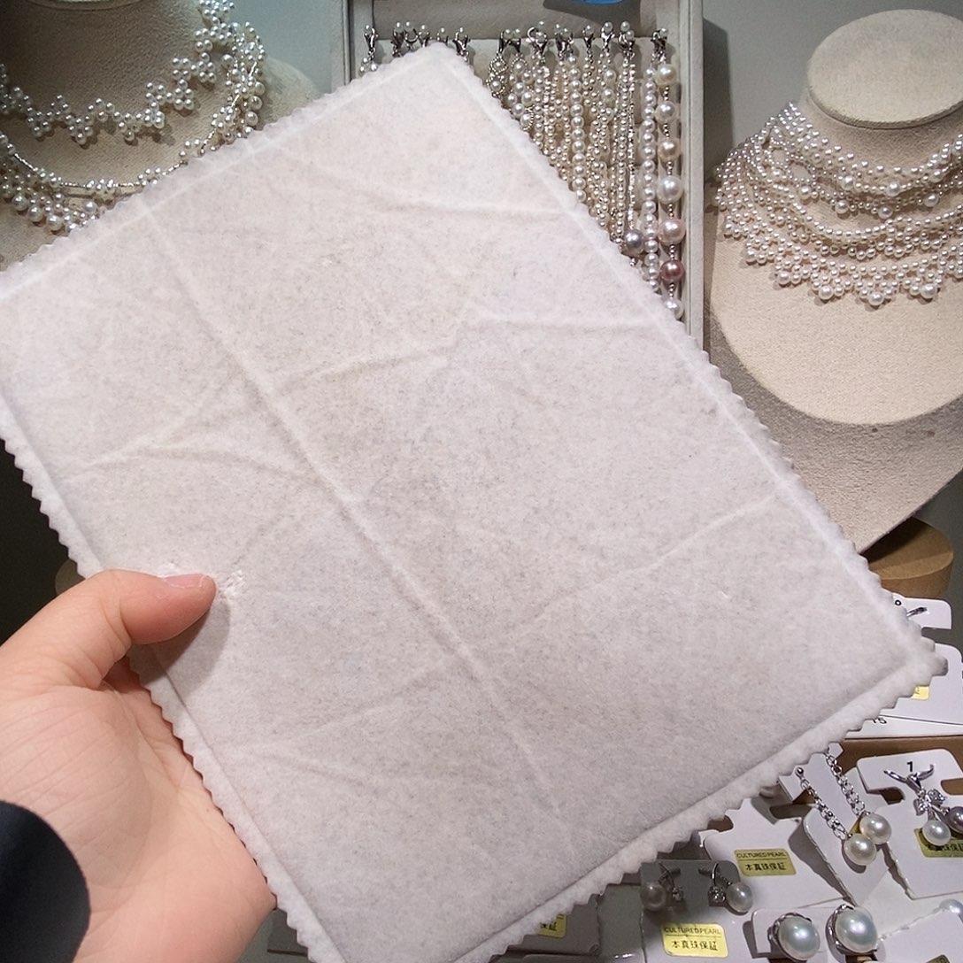 薇***澜淡水珍珠银S925镶嵌耳饰