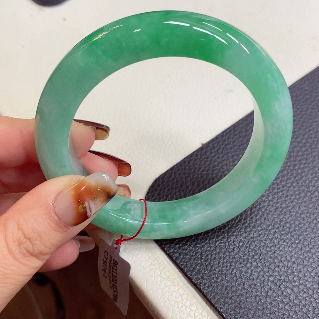 未镶嵌手镯翡翠缅甸