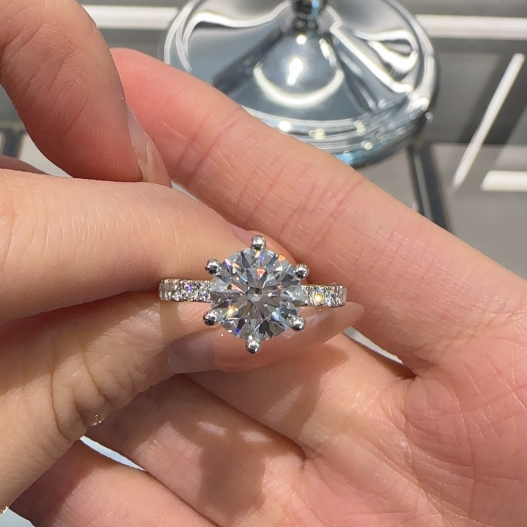 实验室培育钻石铂Pt950镶嵌2卡白月光12