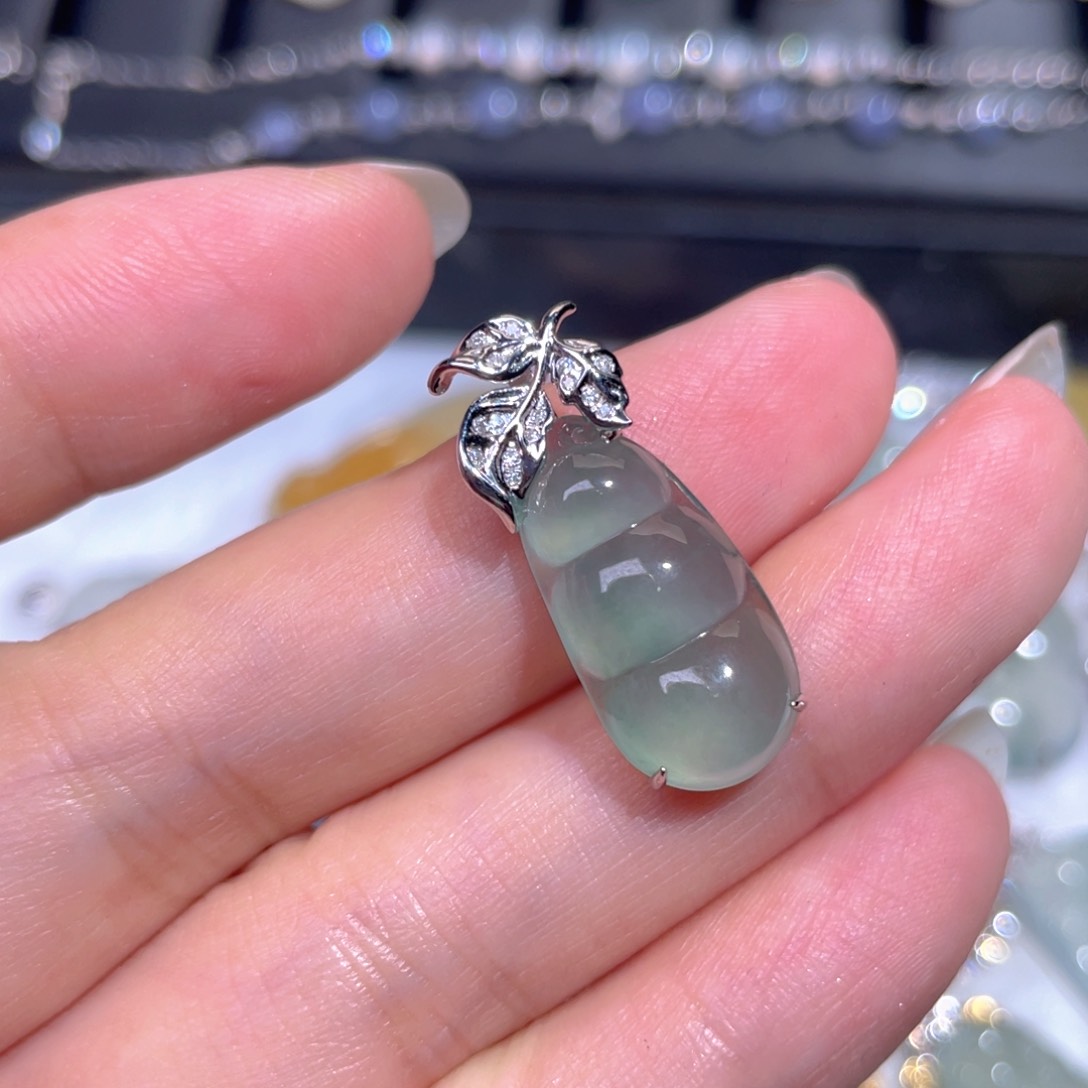 颈饰18K金镶嵌翡翠翡翠