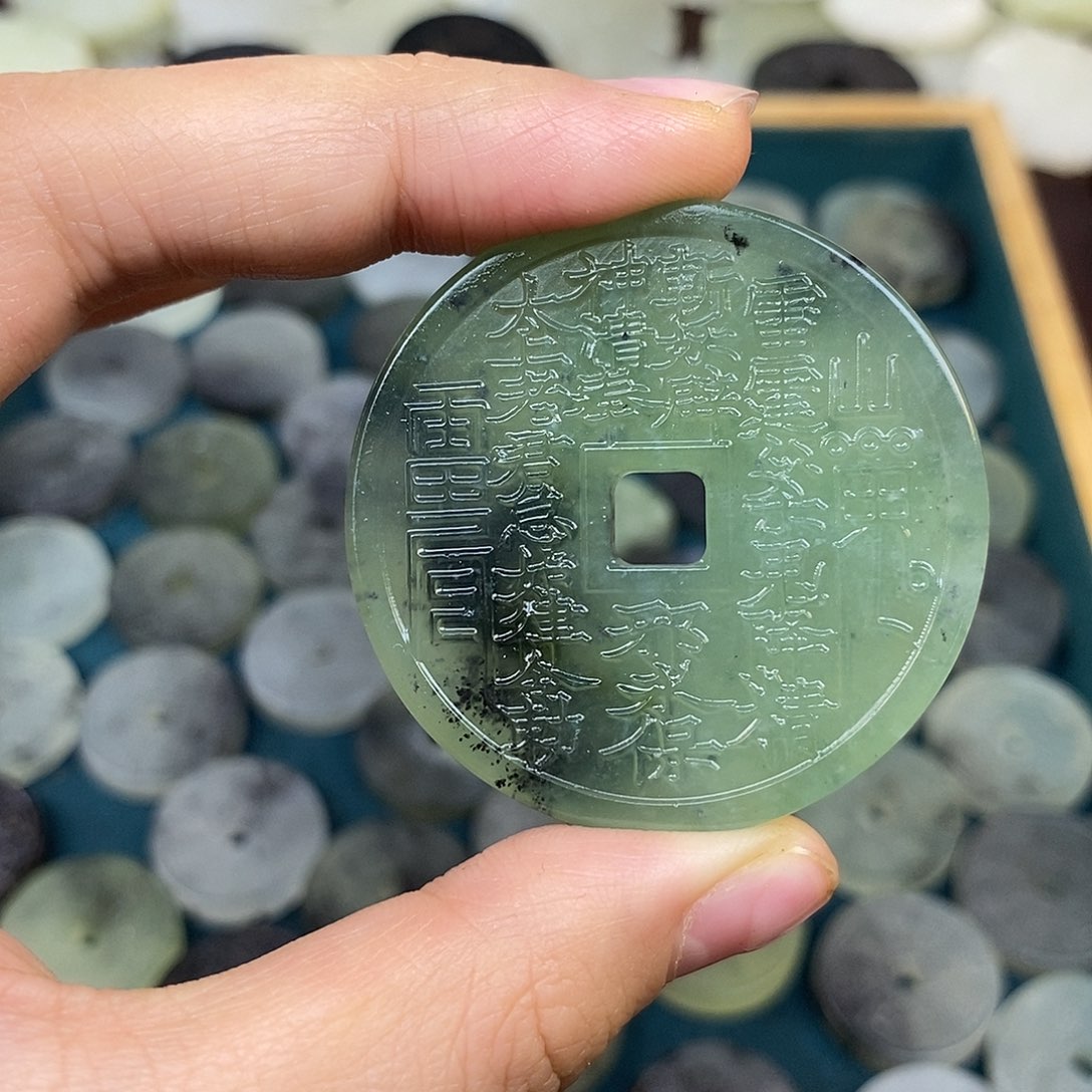 蛇纹石玉颈饰未镶嵌10