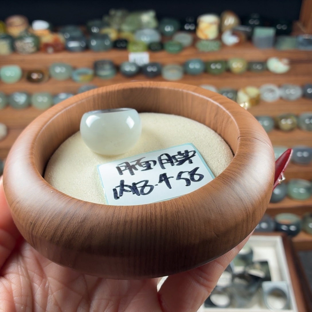 腼***.蛇纹石玉未镶嵌戒指