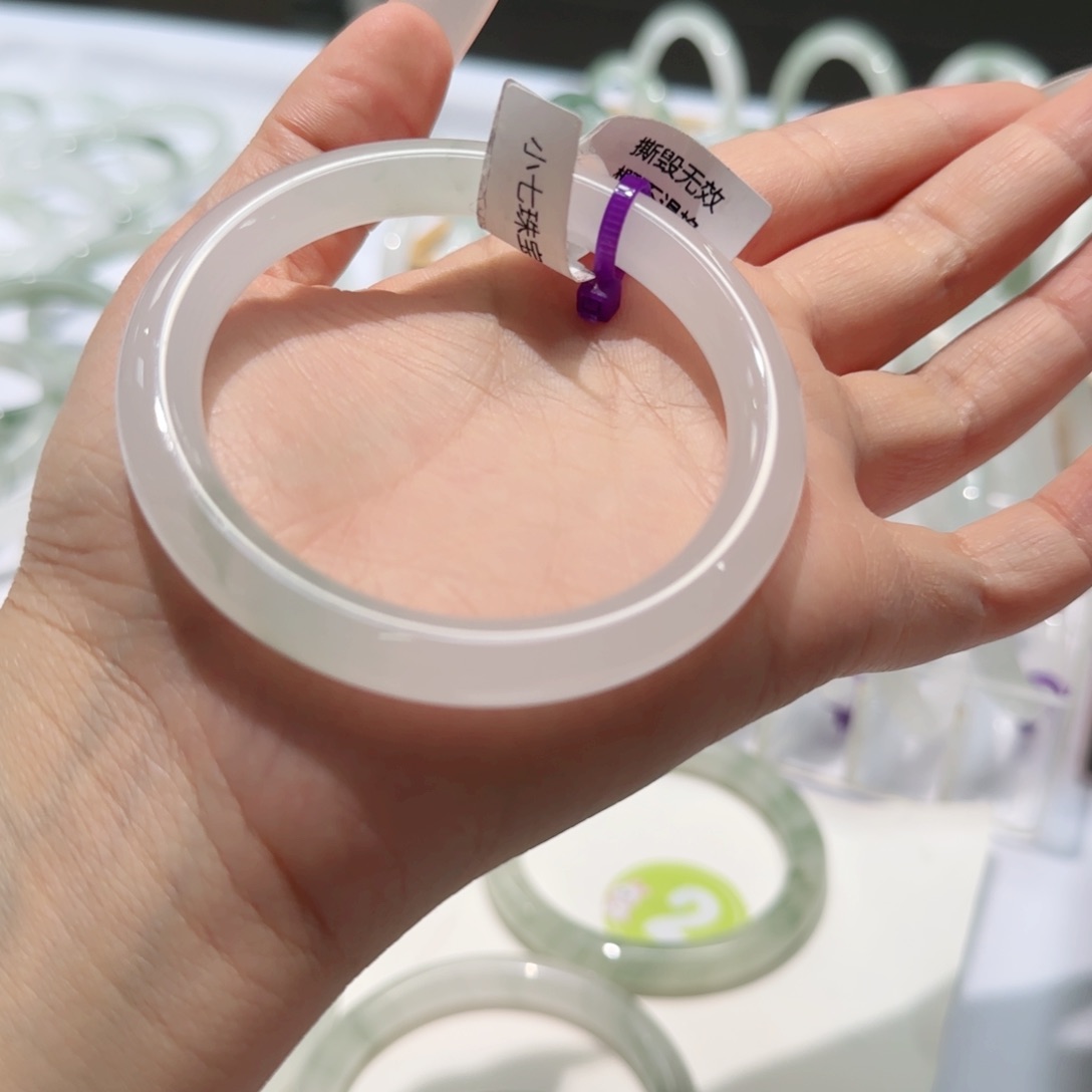 石英质玉手镯未镶嵌