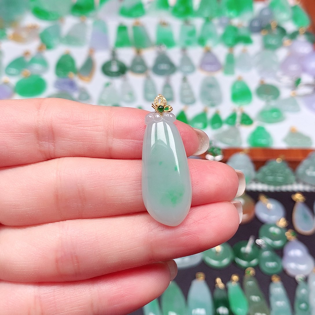 翡翠颈饰18K金镶嵌天然翡翠A货