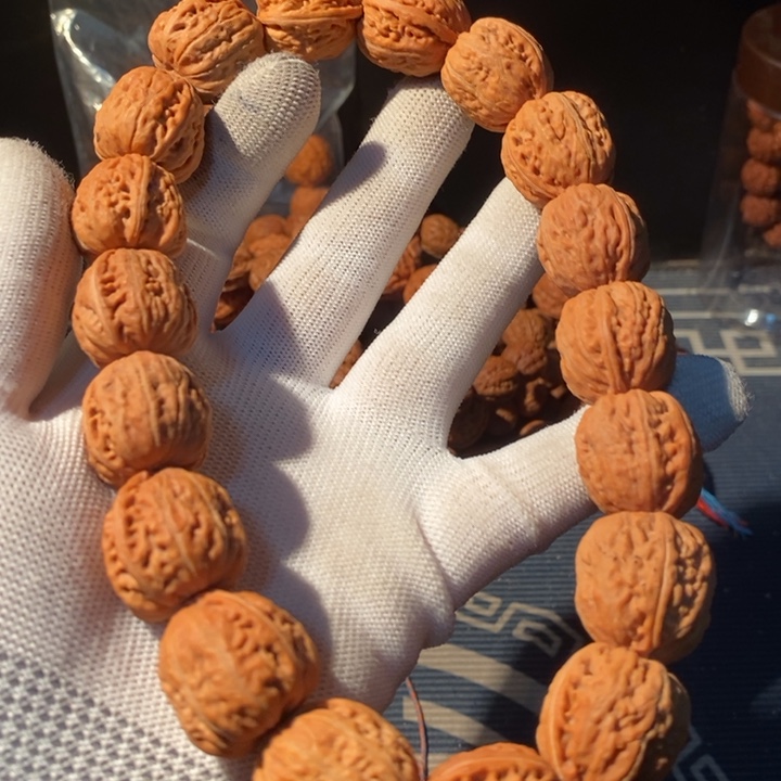 文玩核桃手串……70