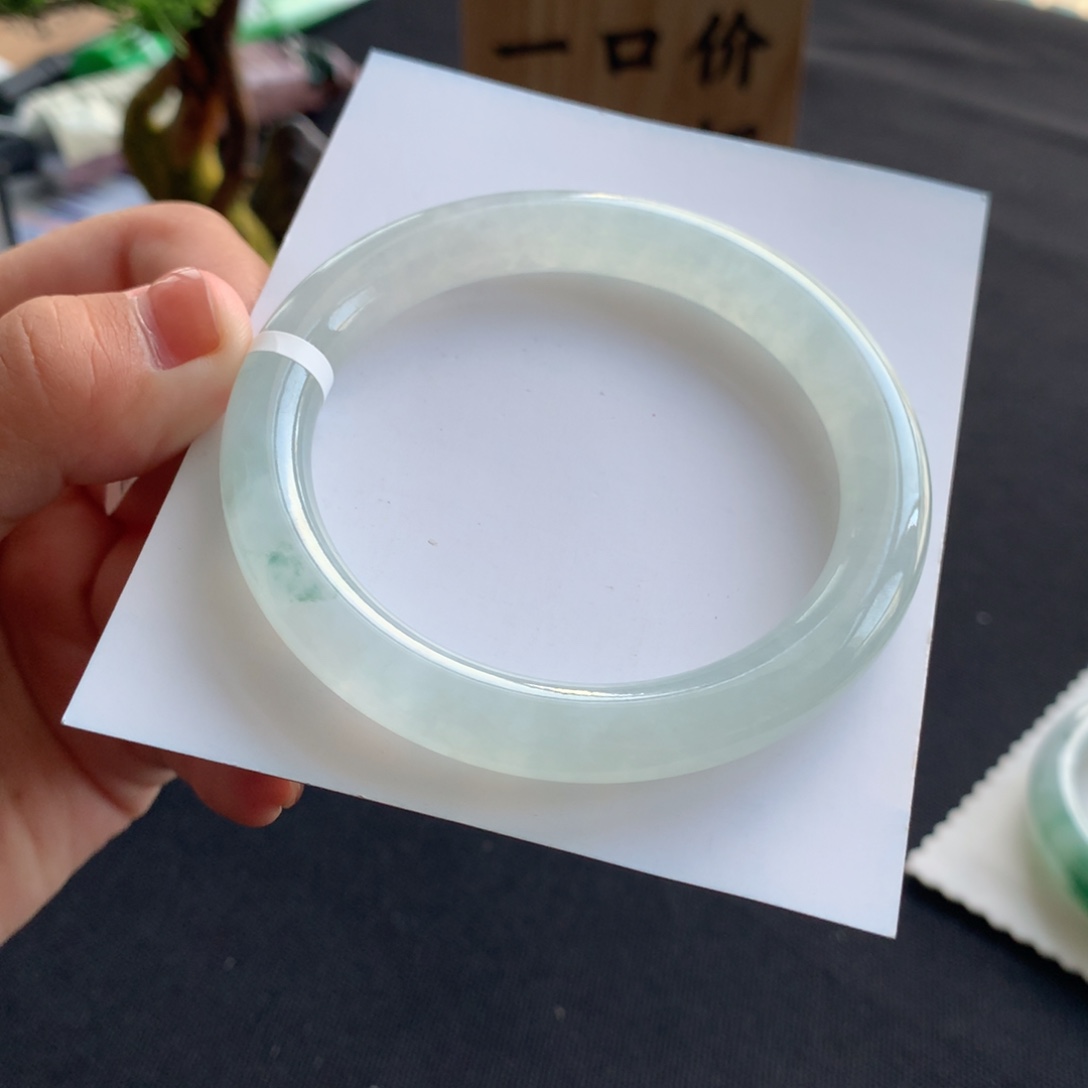 翡翠手镯未镶嵌手镯