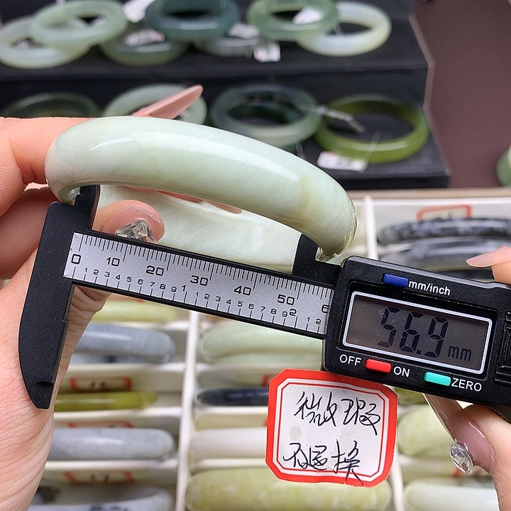 蛇纹石玉手镯未镶嵌4