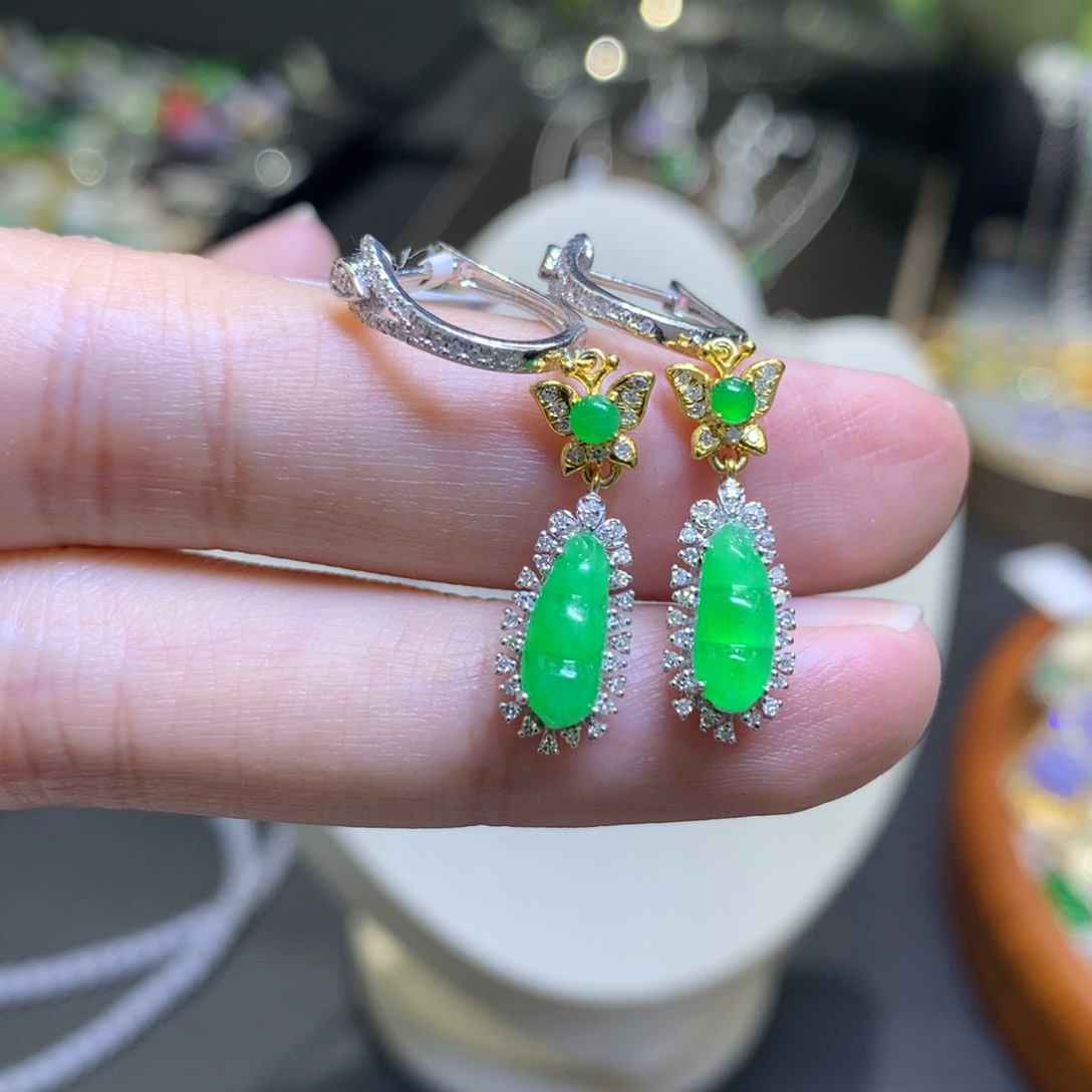 颈饰18K金镶嵌翡翠