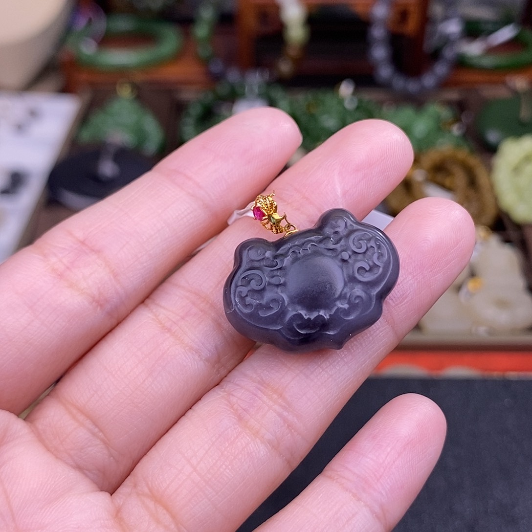 和田玉烟紫清货价吊坠18.K金未镶嵌