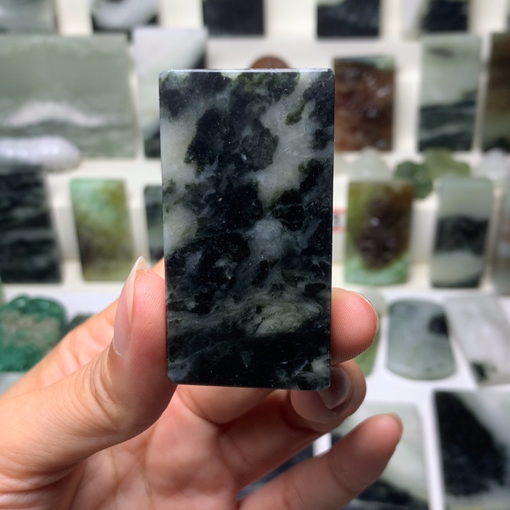 独山玉未镶嵌颈饰