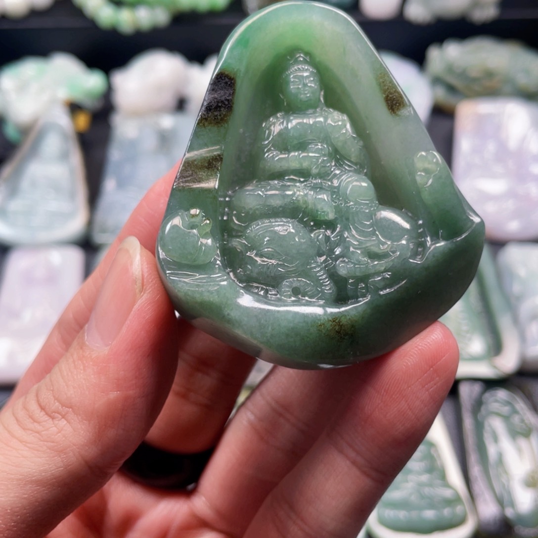 颈饰未镶嵌翡翠壮**哥翡翠