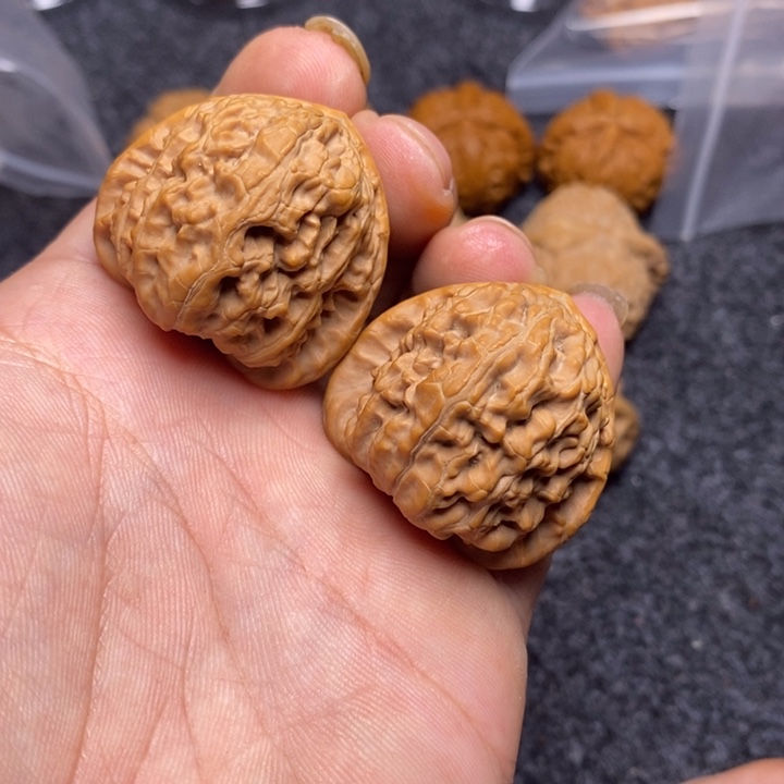 吊坠文玩核桃37三角白狮子