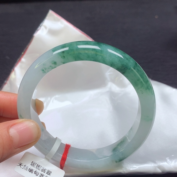 翡翠手镯未镶嵌57圈