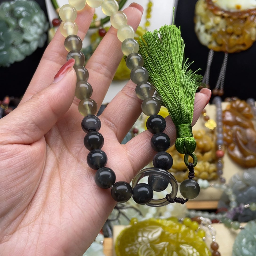 未镶嵌蛇纹石玉颈饰