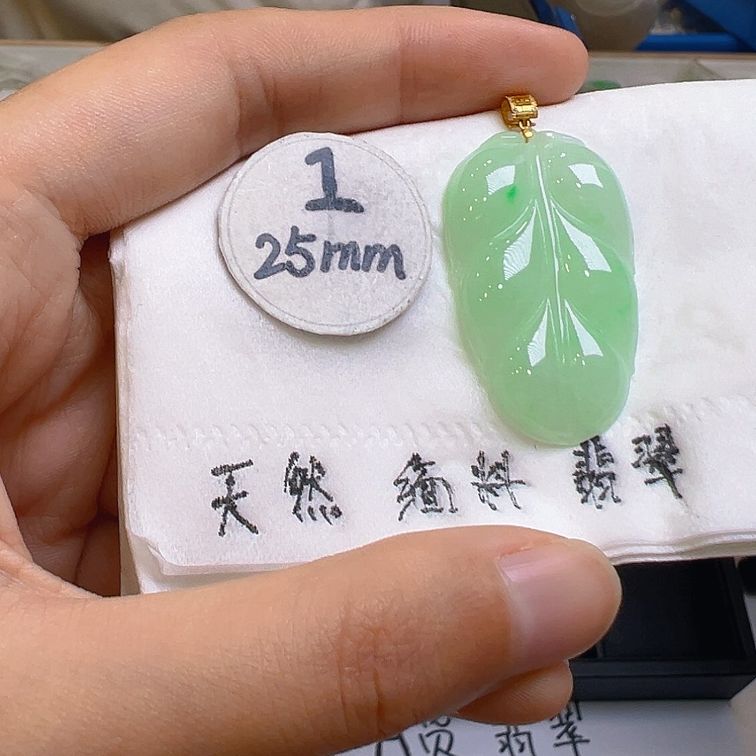 翡翠吊坠(不含链)18K金镶嵌翡翠