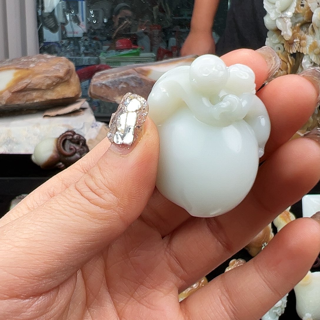 和田玉颈饰未镶嵌玉**道