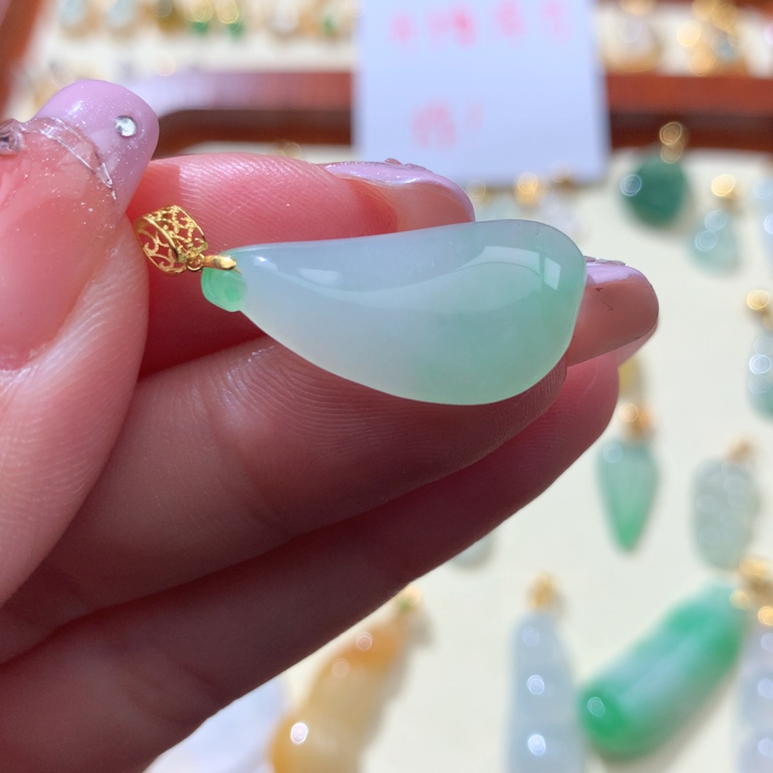 翡翠颈饰18K金镶嵌翡翠