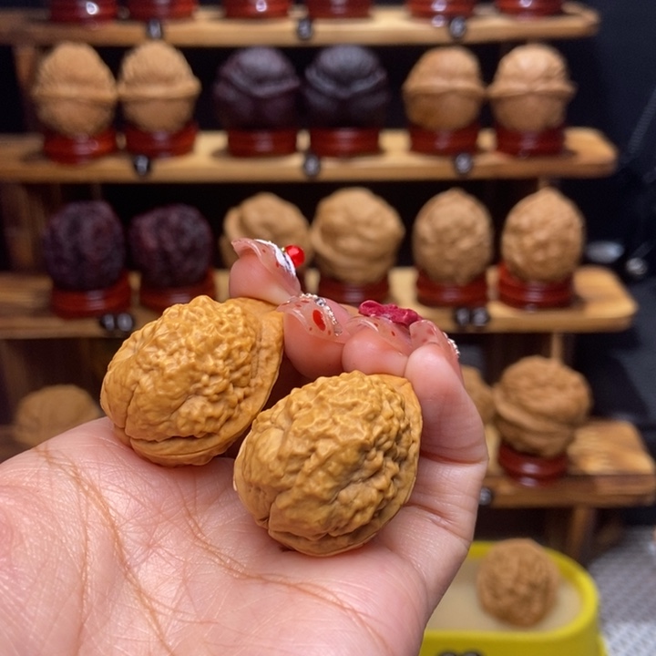 文玩核桃吊坠木*风羊头舍利7199