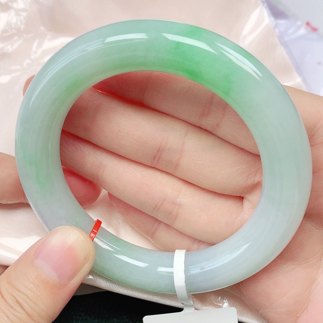 翡翠手镯未镶嵌抖音981