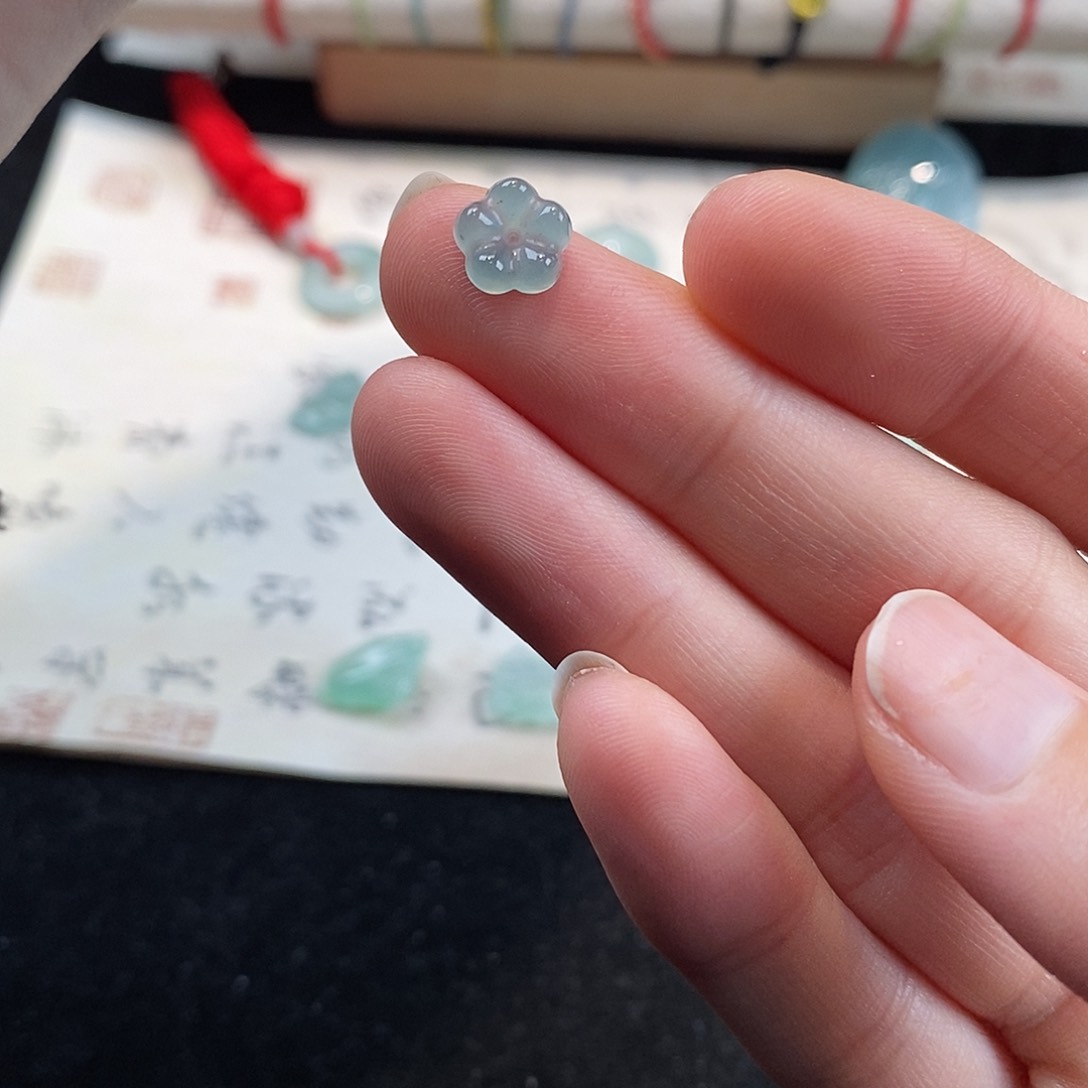 翡翠颈饰未镶嵌天然翡翠