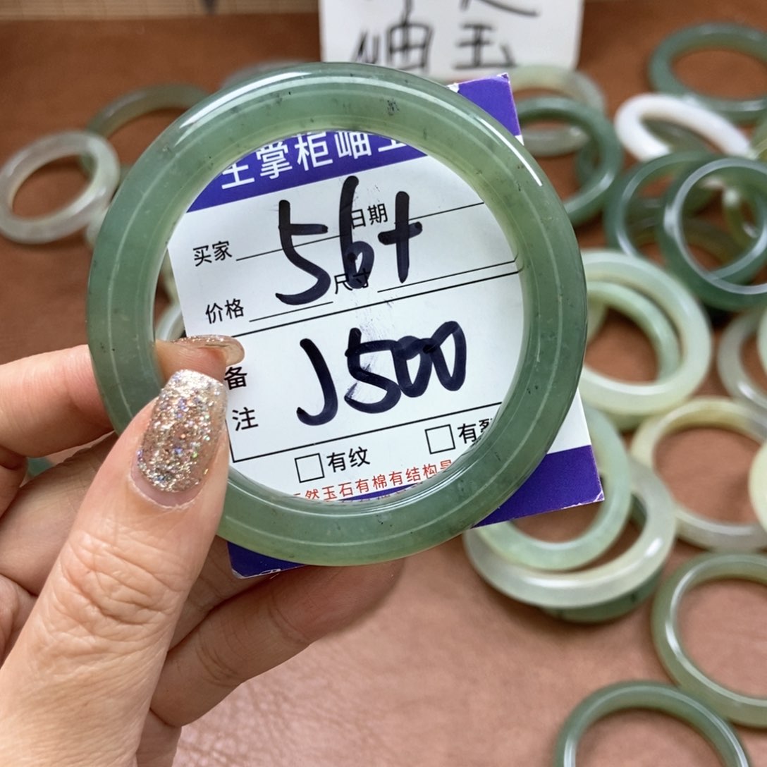 岫玉手镯手镯未镶嵌