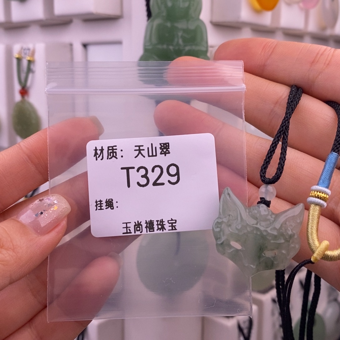 薯****石英质玉未镶嵌颈饰