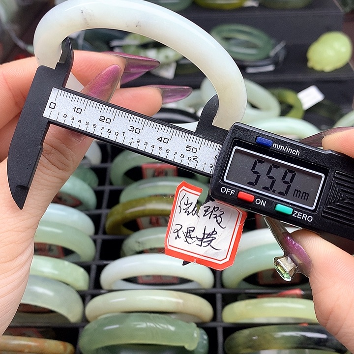 蛇纹石玉手镯未镶嵌枝***吱637