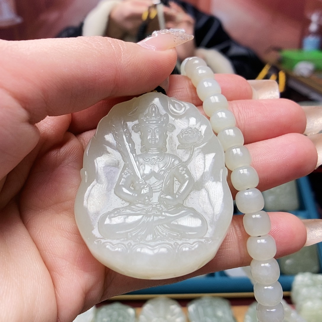 和田玉颈饰未镶嵌孤*狼