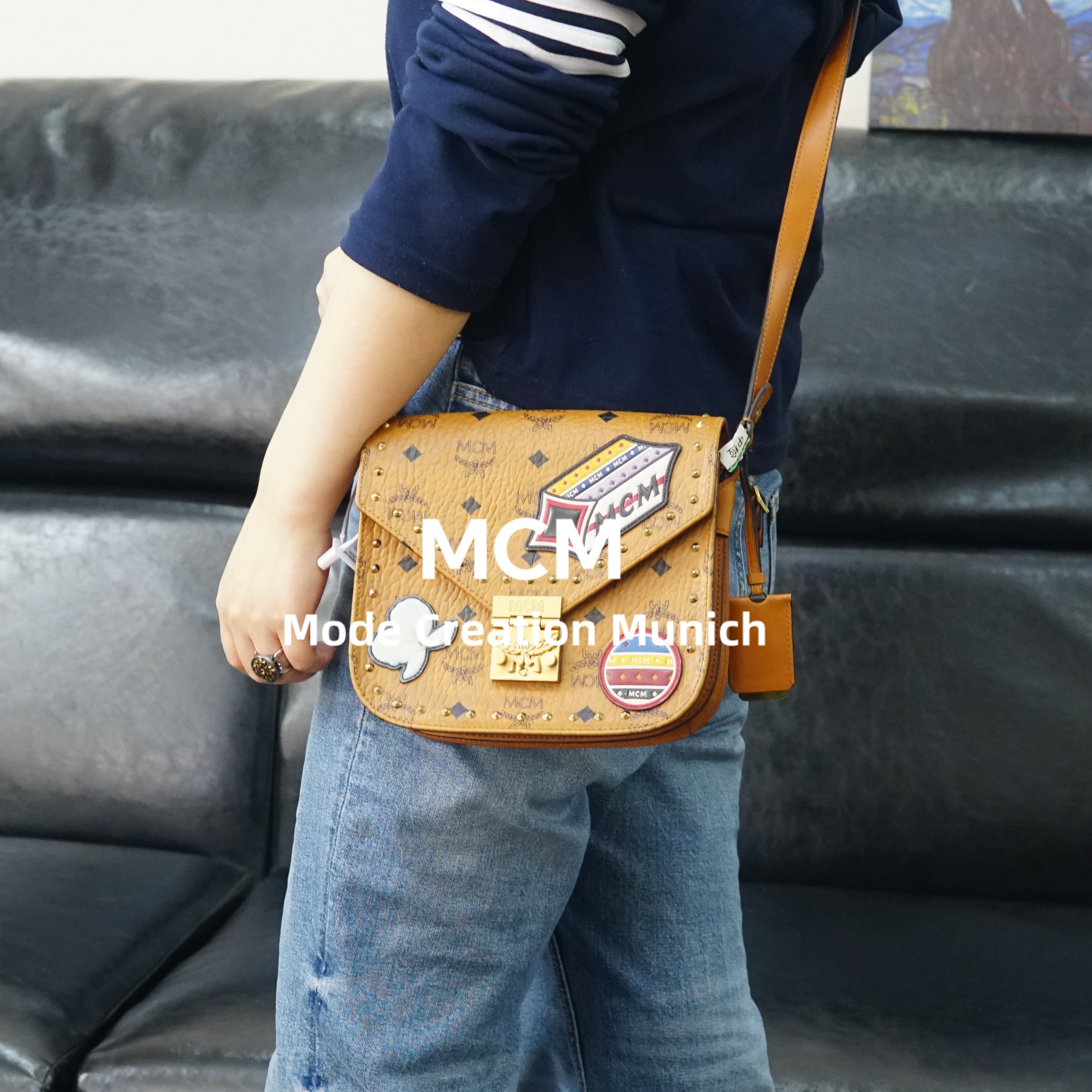 95新 MCM 干邑色马蹄包/WJ02526025/6025
