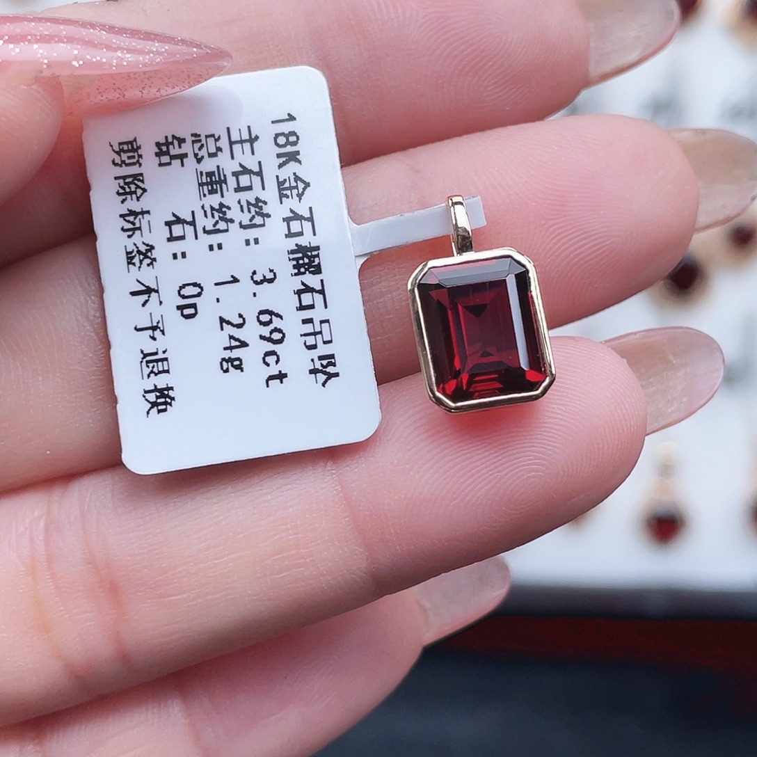 18K金镶嵌吊坠(不含链)石榴石