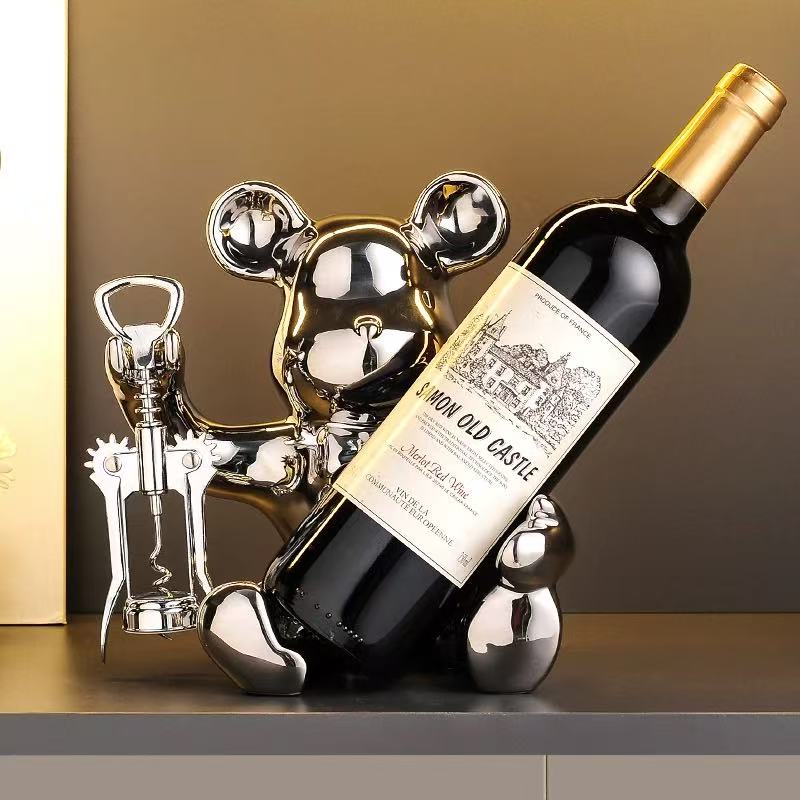 手里有钳暴力熊酒柜红酒架简约轻奢电视柜客厅家居装饰摆件工艺品