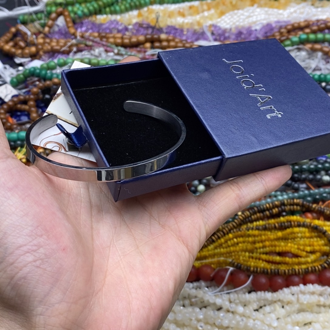 未镶嵌玛瑙/玉髓珠宝半成品一个太钢手链带盒子