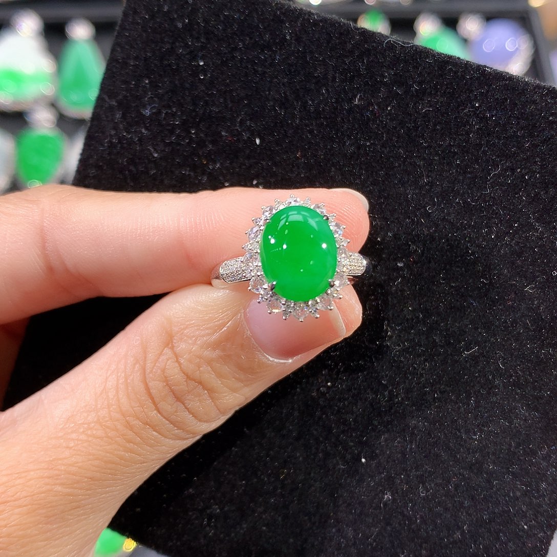 翡翠18K金镶嵌戒指