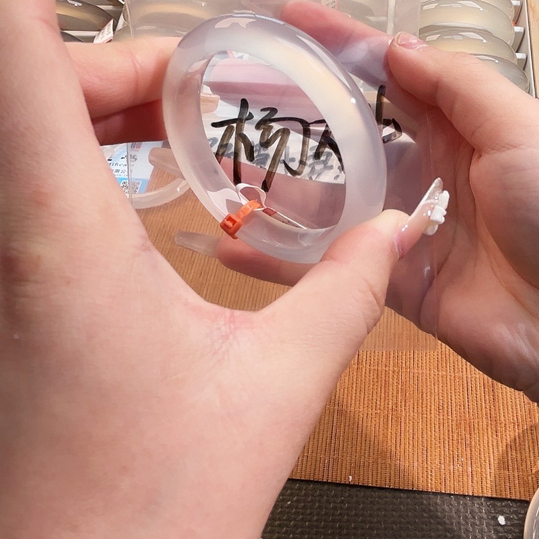 杨***牛玛瑙/玉髓未镶嵌手镯