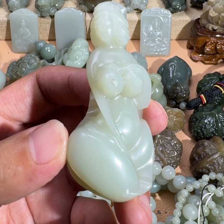 颈饰未镶嵌和田玉
