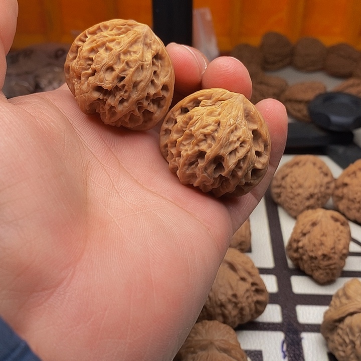 桃核把件I***✒野生狮子头