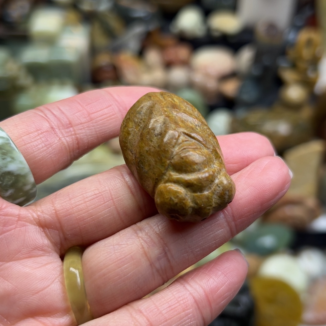 岫岩河磨玉（透闪石质玉）未镶嵌颈饰河磨玉知了