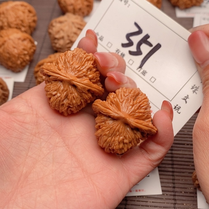 文玩核桃吊坠37楼子351