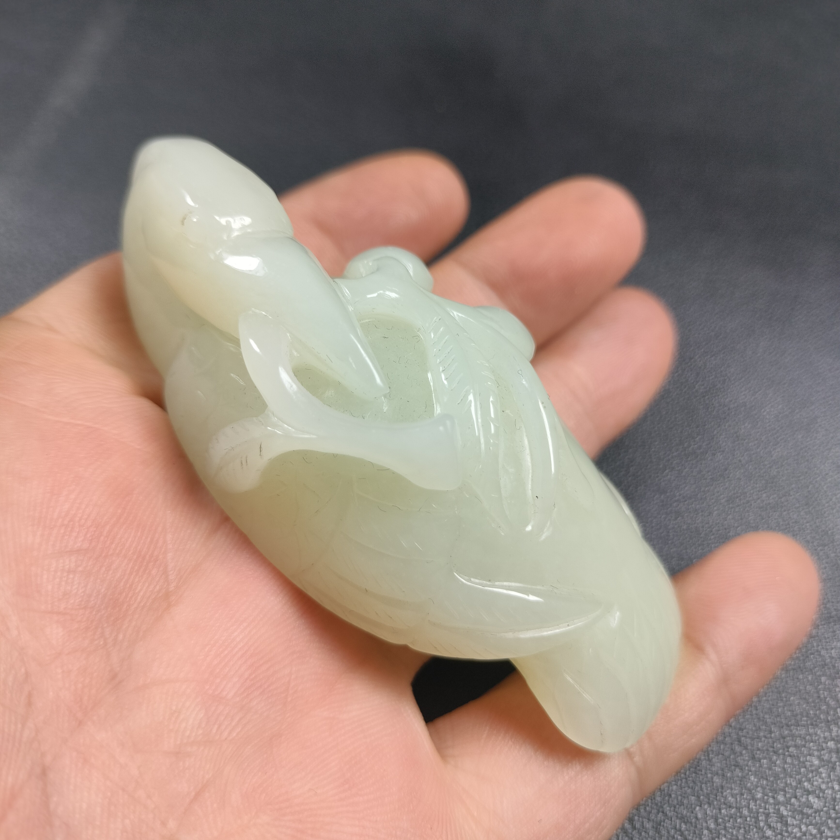 天然和田玉喜鹊吊坠男女通用玉佩，尺寸7.8*3.2*2.3厘米，重量85克